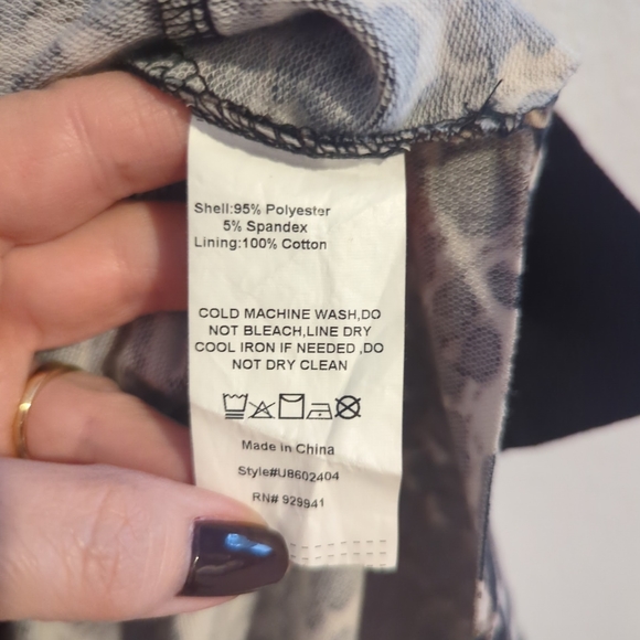 Weekend by Suzanne Betro Blouse Lightweight Sweatshirt Leopard Animal Size 2X - Picture 7 of 7